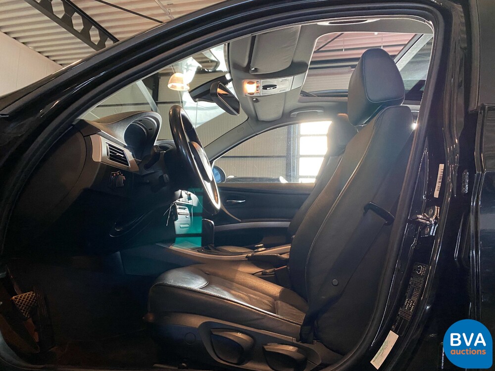 BMW 320i Executive 3-serie Touring 170pk 2008, 39-JFR-9