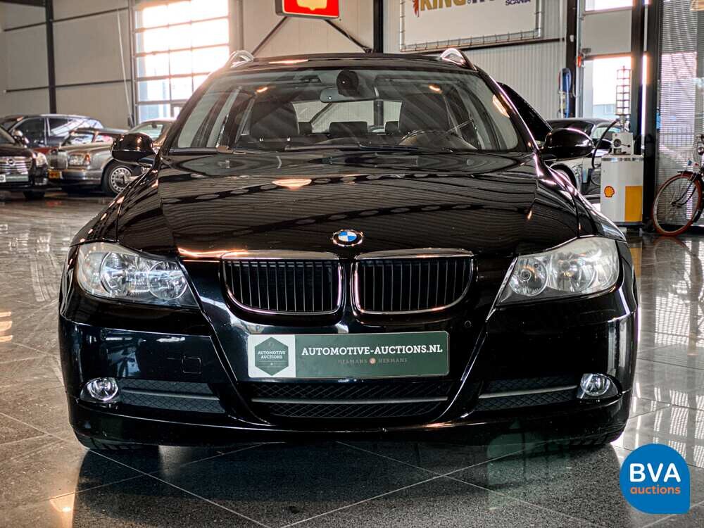 BMW 320i Executive 3-serie Touring 170pk 2008, 39-JFR-9
