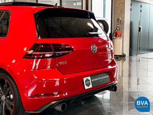 Volkswagen Golf GTI Performance 2.0 TSI FACELIFT 245pk 2017, NL registration.