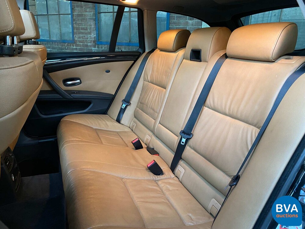 BMW 5-serie Touring 525i Business Line 218pk 2008, 24-ZL-BD