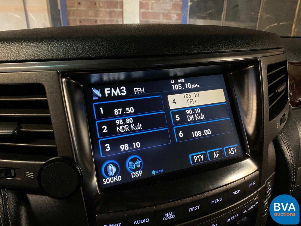 Lexus LX570 380 PS 2017.