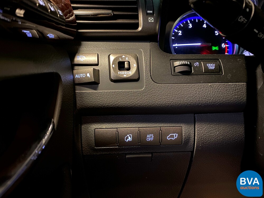 Lexus LX570 380 PS 2017.