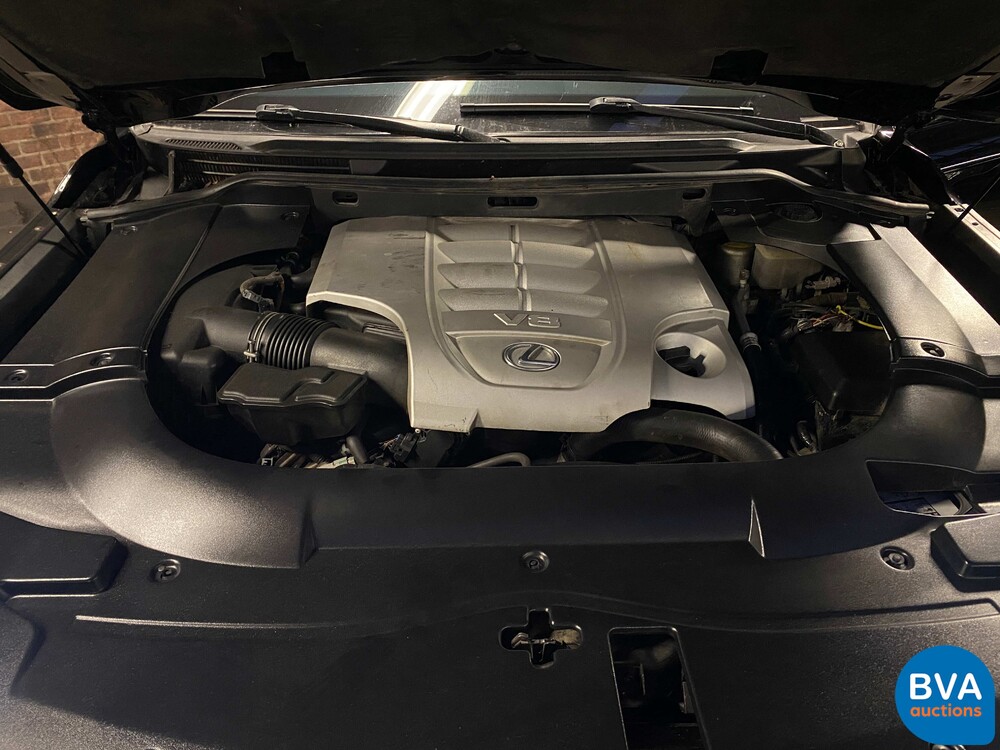 Lexus LX570 380 PS 2017.