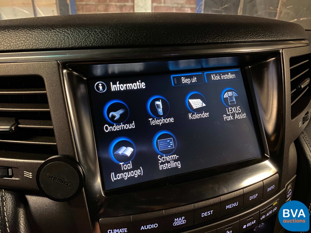 Lexus LX570 380 PS 2017.