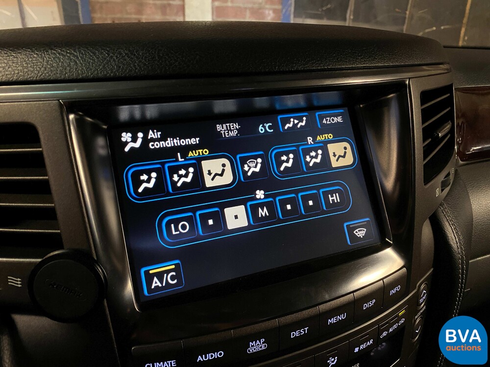 Lexus LX570 380 PS 2017.