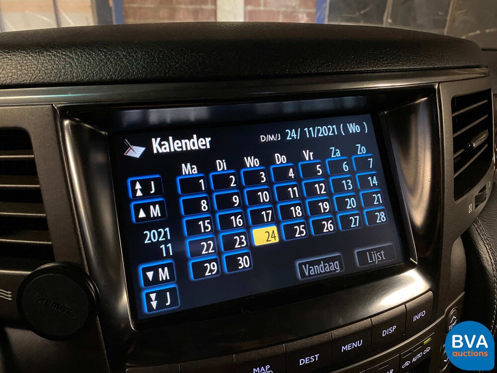 Lexus LX570 380 PS 2017.