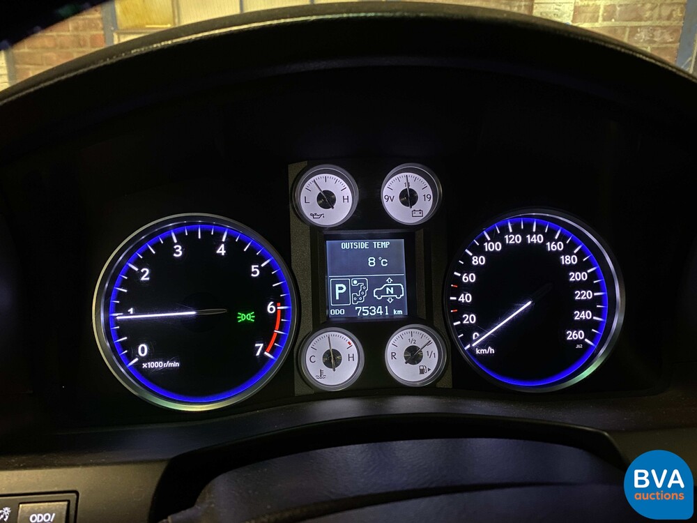 Lexus LX570 380 PS 2017.