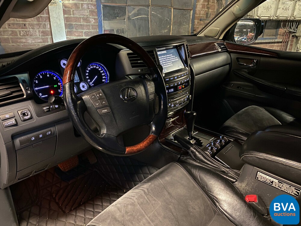 Lexus LX570 380 PS 2017.
