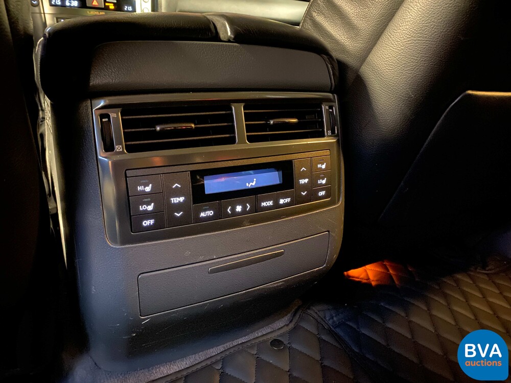 Lexus LX570 380 PS 2017.