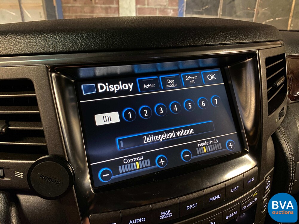 Lexus LX570 380 PS 2017.