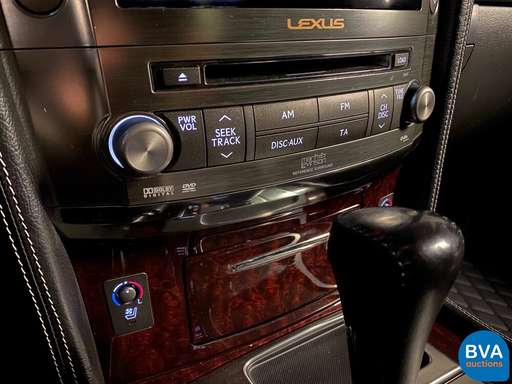 Lexus LX570 380 PS 2017.