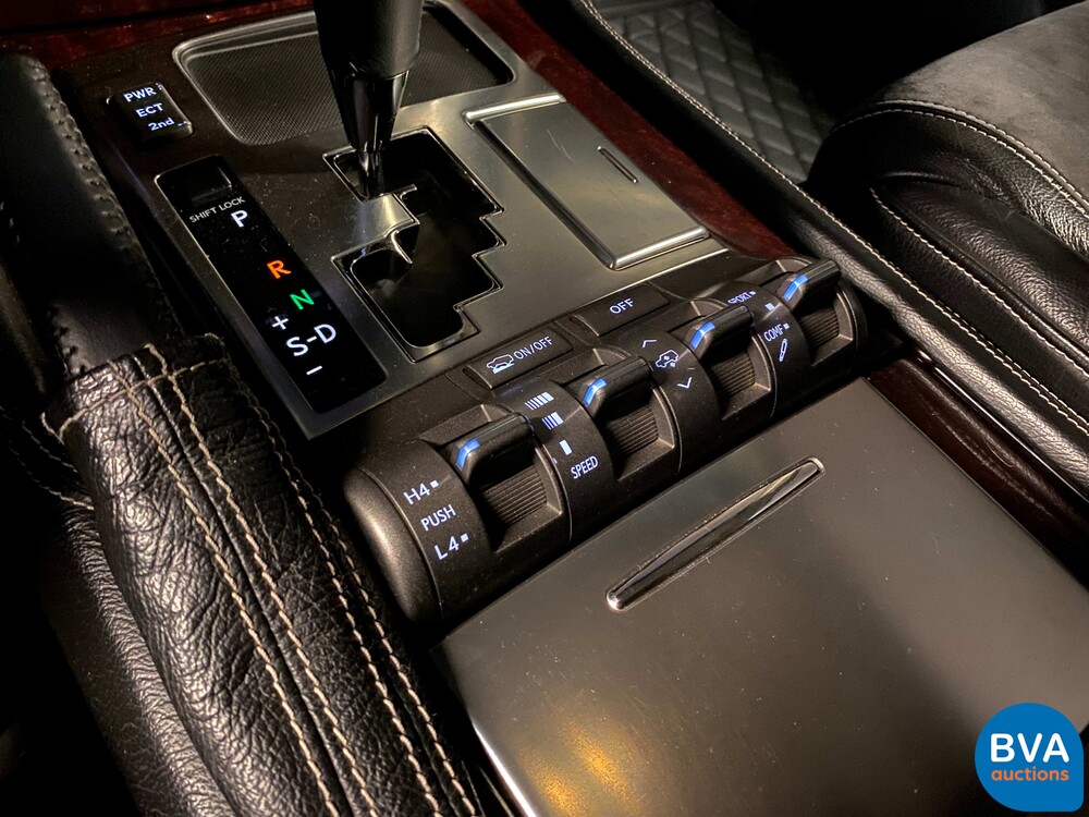 Lexus LX570 380 PS 2017.