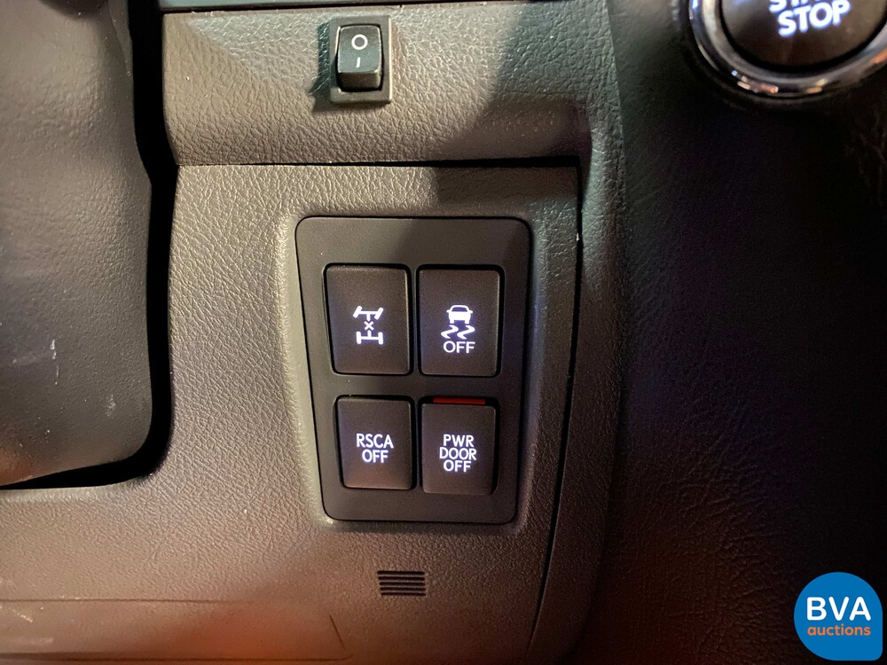 Lexus LX570 380 PS 2017.