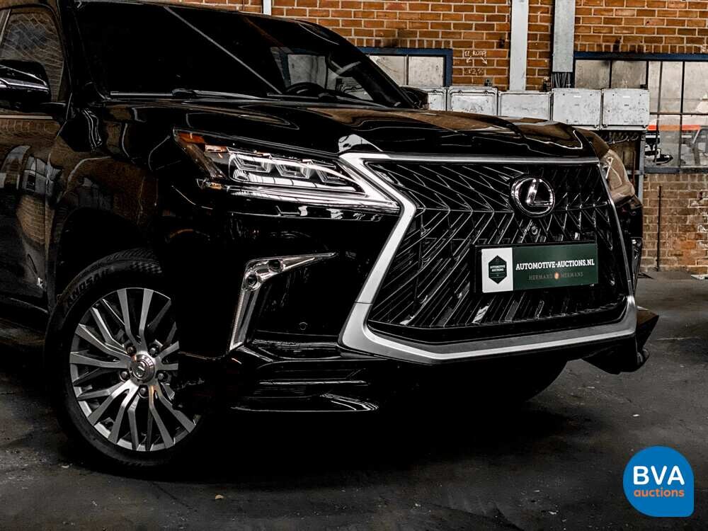 Lexus LX570 380 PS 2017.