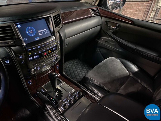 Lexus LX570 380 PS 2017.