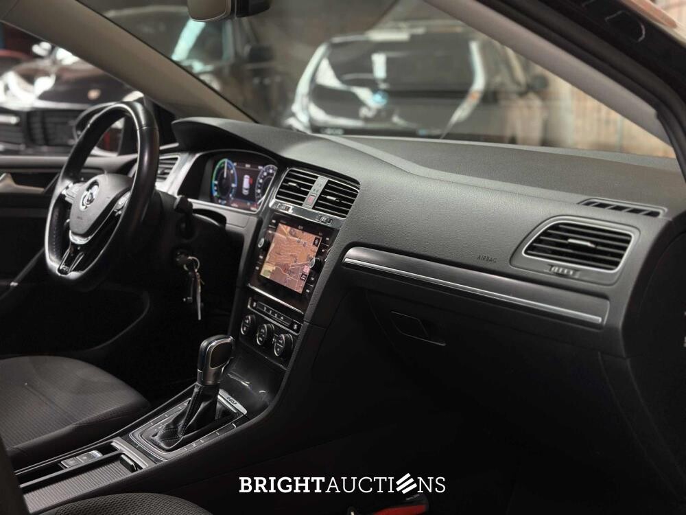 Volkswagen e-Golf 136pk 2019 (Origineel-NL), ZF-315-L