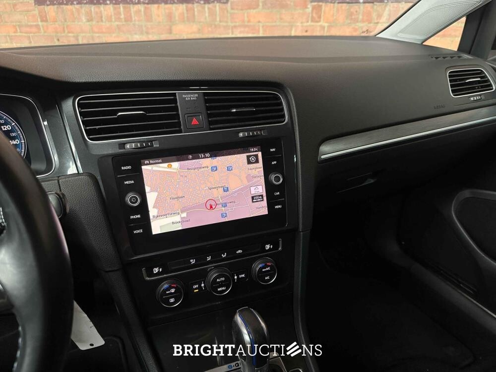 Volkswagen e-Golf 136pk 2019 (Origineel-NL), ZF-315-L