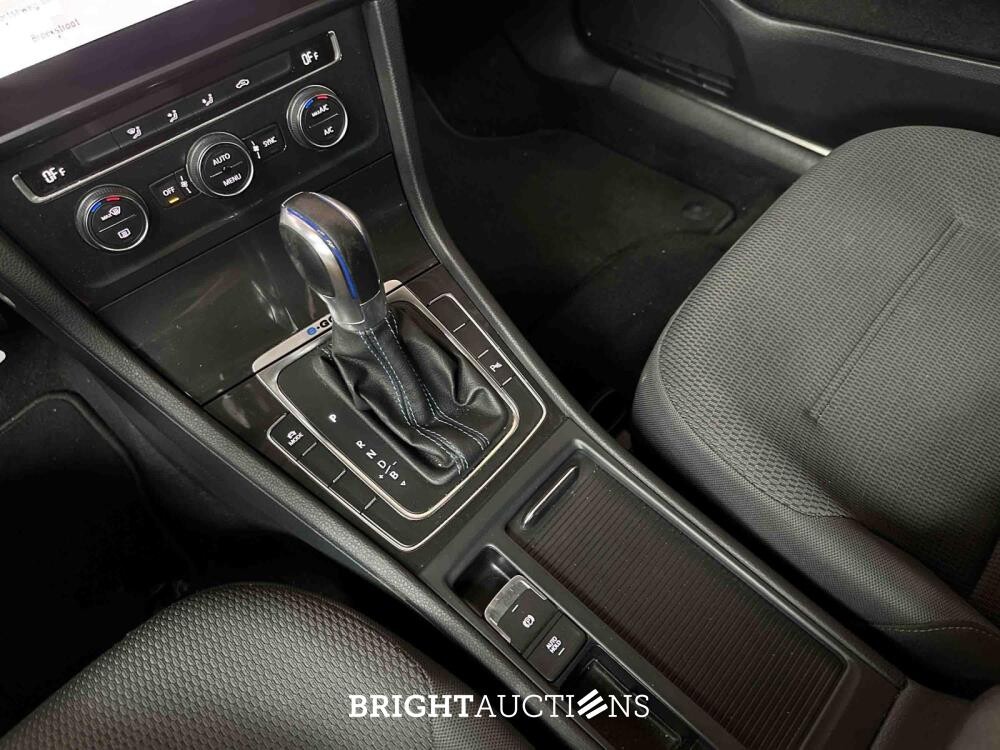 Volkswagen e-Golf 136pk 2019 (Origineel-NL), ZF-315-L