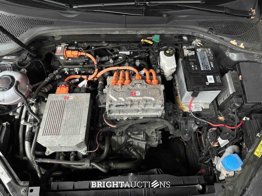 Volkswagen e-Golf 136pk 2019 (Origineel-NL), ZF-315-L