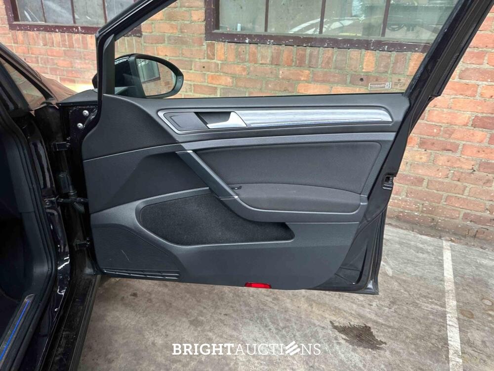 Volkswagen e-Golf 136pk 2019 (Origineel-NL), ZF-315-L