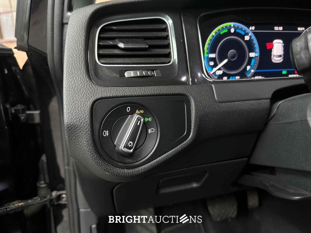 Volkswagen e-Golf 136pk 2019 (Origineel-NL), ZF-315-L