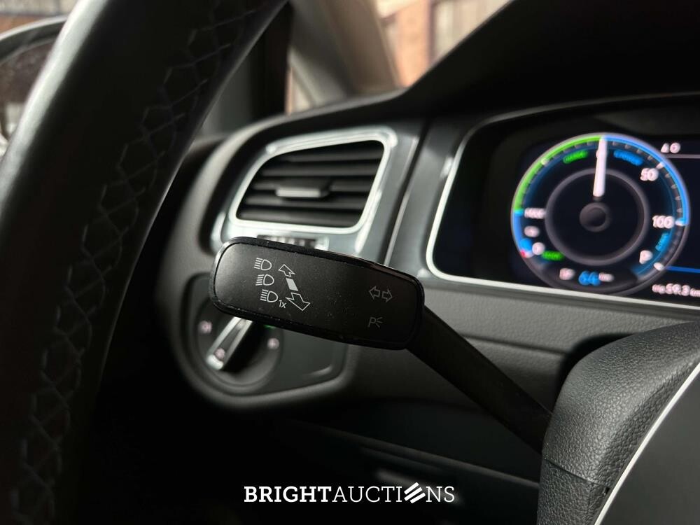 Volkswagen e-Golf 136pk 2019 (Origineel-NL), ZF-315-L