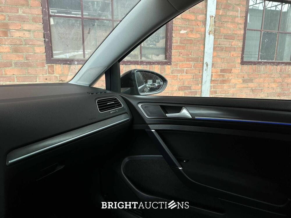 Volkswagen e-Golf 136pk 2019 (Origineel-NL), ZF-315-L