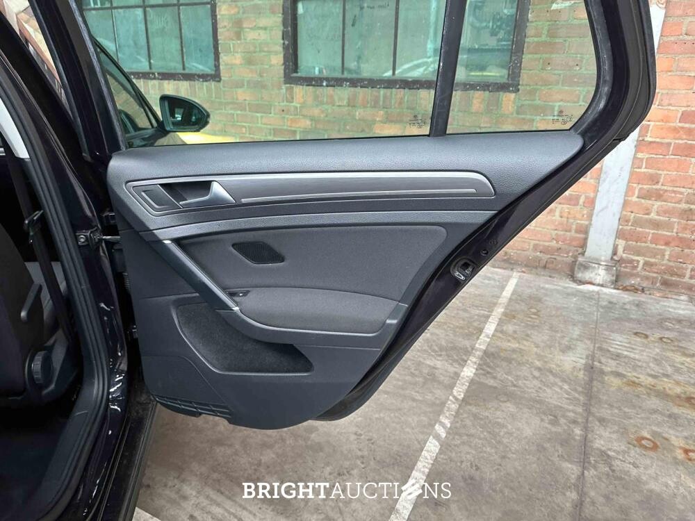 Volkswagen e-Golf 136pk 2019 (Origineel-NL), ZF-315-L