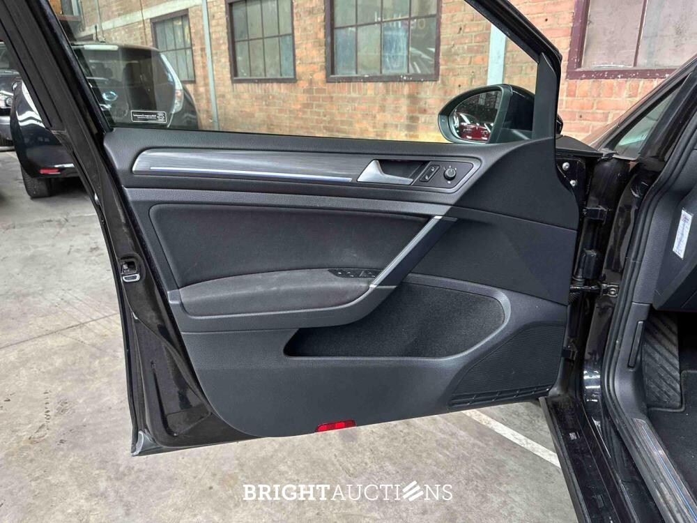 Volkswagen e-Golf 136pk 2019 (Origineel-NL), ZF-315-L