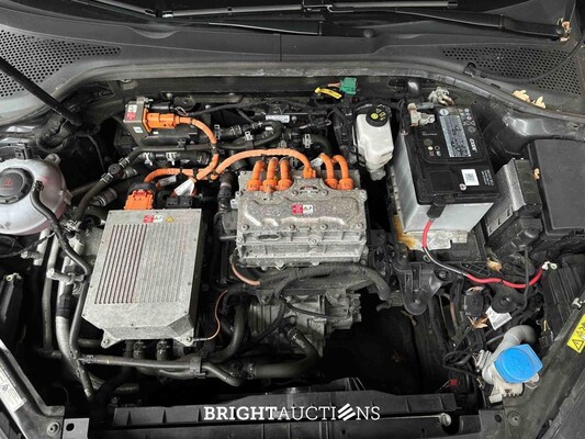 Volkswagen e-Golf 136pk 2019 (Origineel-NL), ZF-315-L
