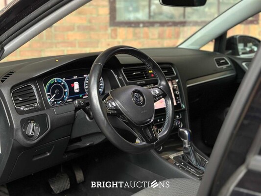 Volkswagen e-Golf 136pk 2019 (Origineel-NL), ZF-315-L