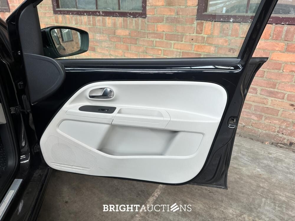 Volkswagen e-Up! 82pk 2015, R-694-XD