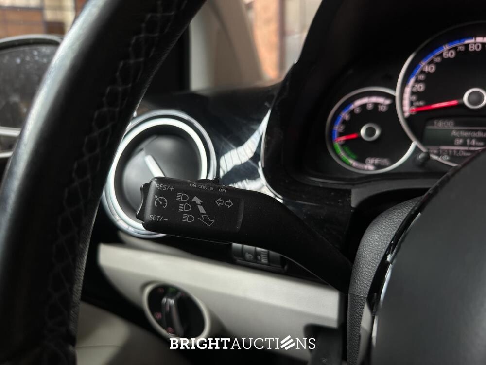 Volkswagen e-Up! 82pk 2015, R-694-XD