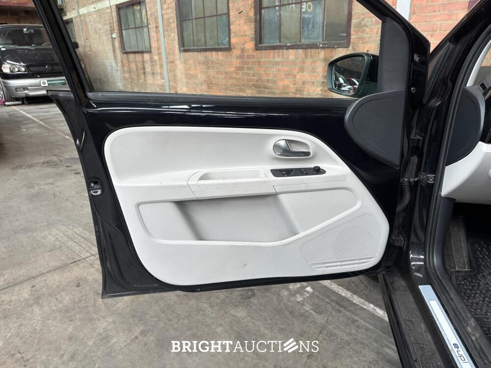 Volkswagen e-Up! 82pk 2015, R-694-XD