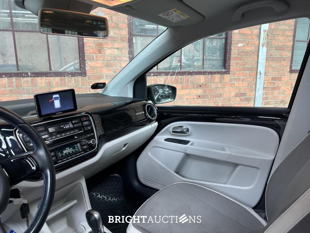 Volkswagen e-Up! 82pk 2015, R-694-XD