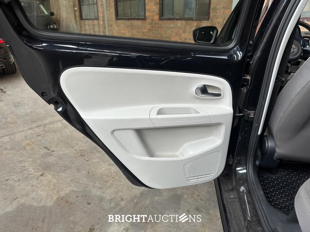 Volkswagen e-Up! 82pk 2015, R-694-XD