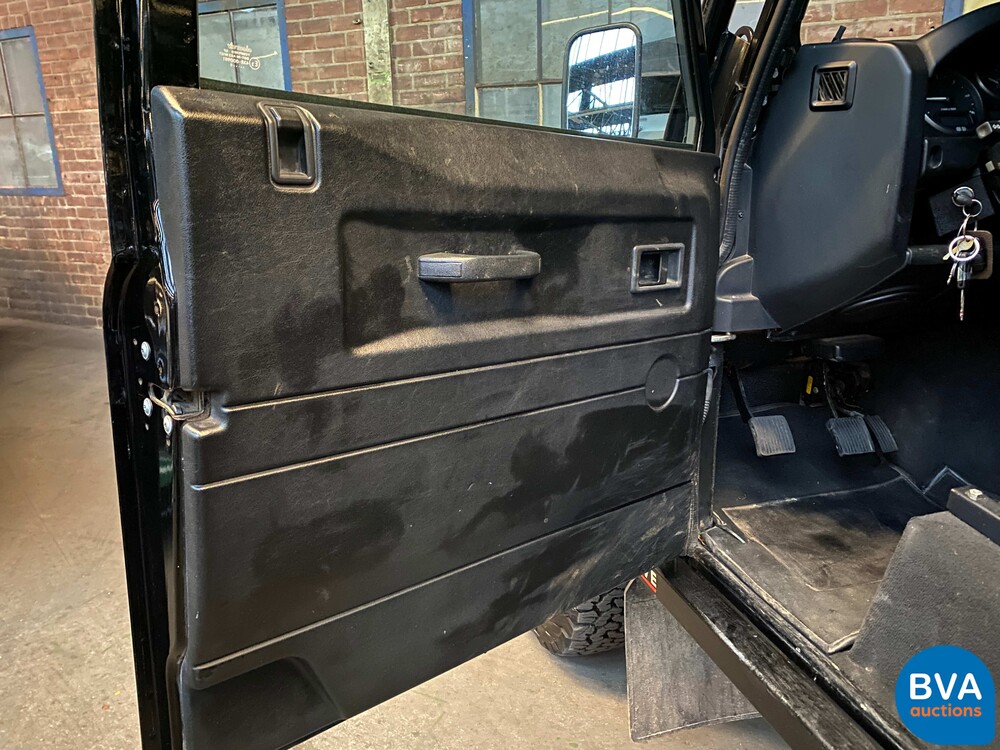 Land Rover Defender 110 2.4 TD SE 2010, 9-VRL-74