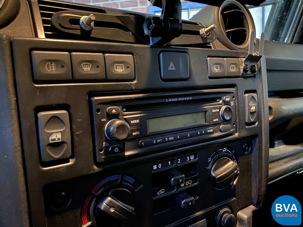 Land Rover Defender 110 2.4 TD SE 2010, 9-VRL-74