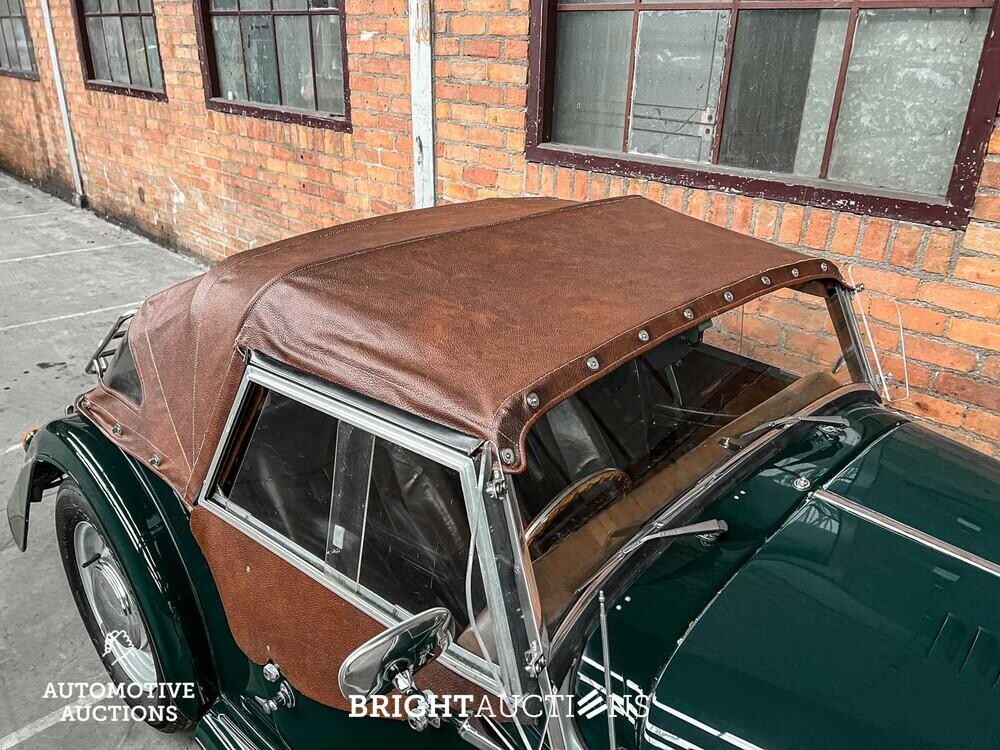 Morgan 4/4 (1.6 Ford Kent vier-in-lijn) Sports 2-seater 94pk 1979, R-137-JT