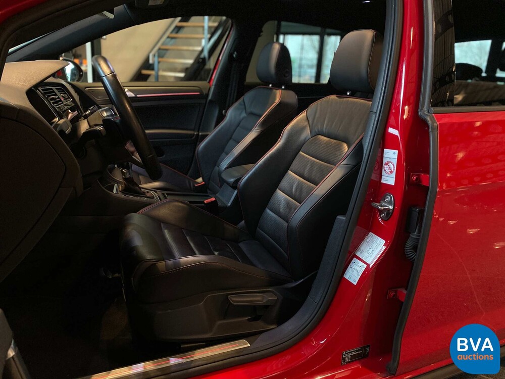 Volkswagen Golf GTI Performance 2.0 TSI FACELIFT 245pk 2017, NL registration.