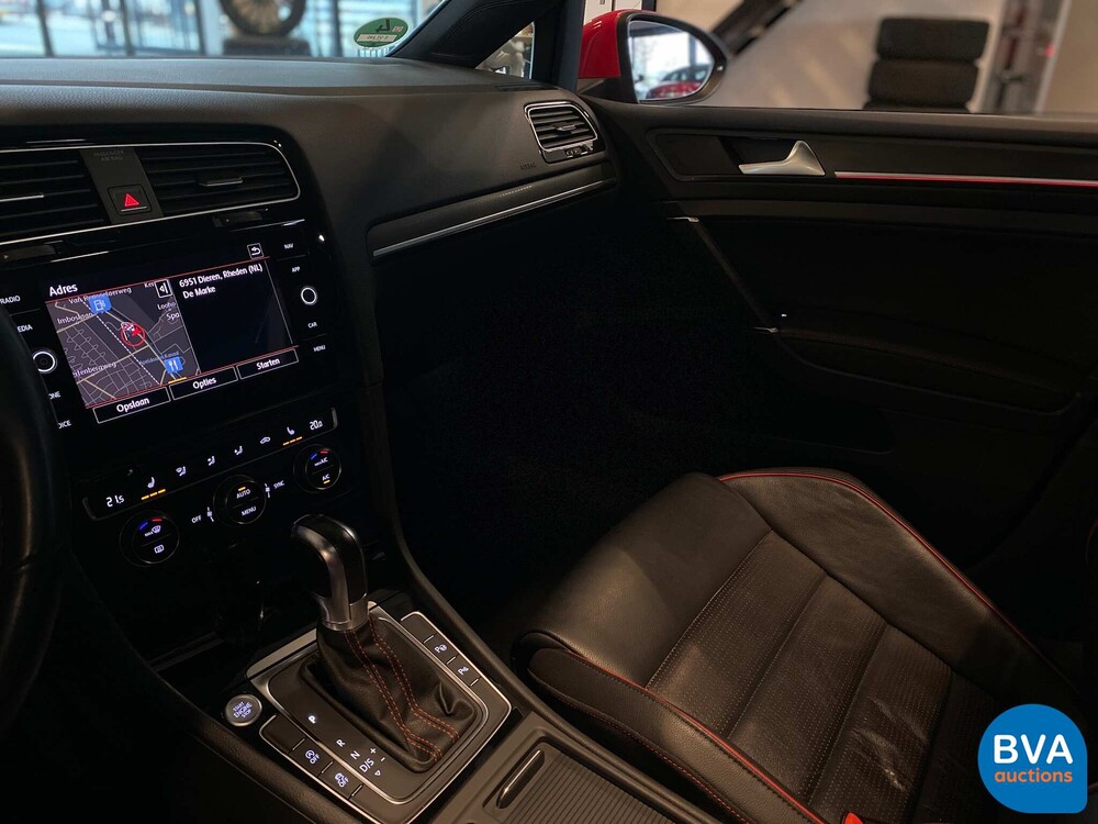 Volkswagen Golf GTI Performance 2.0 TSI FACELIFT 245pk 2017, NL registration.