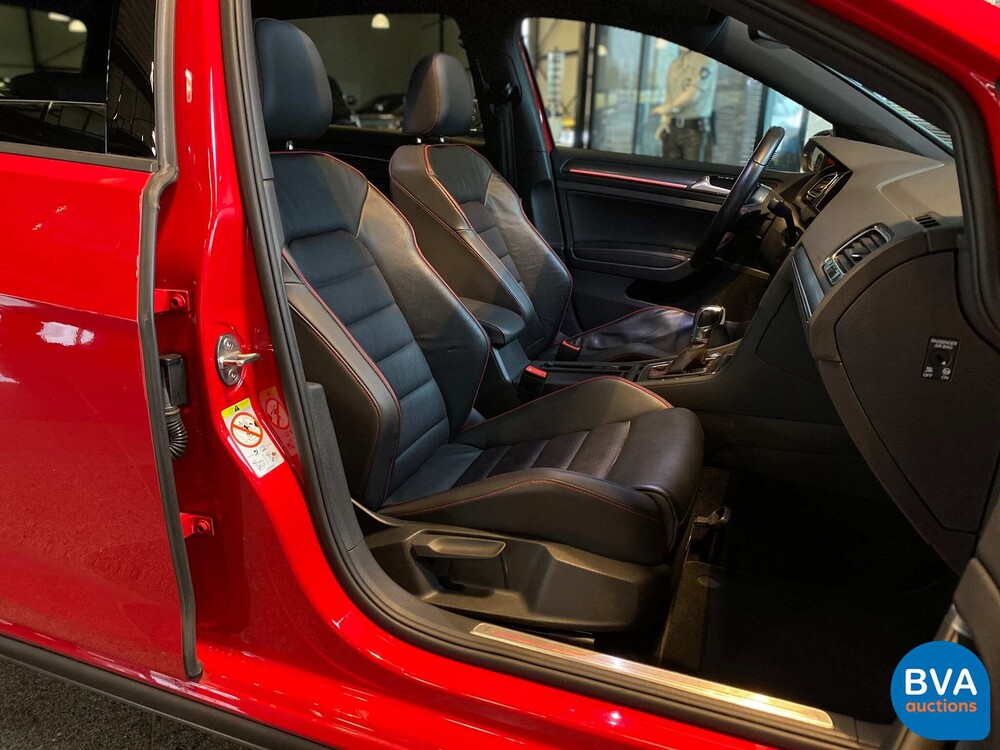 Volkswagen Golf GTI Performance 2.0 TSI FACELIFT 245pk 2017, NL registration.