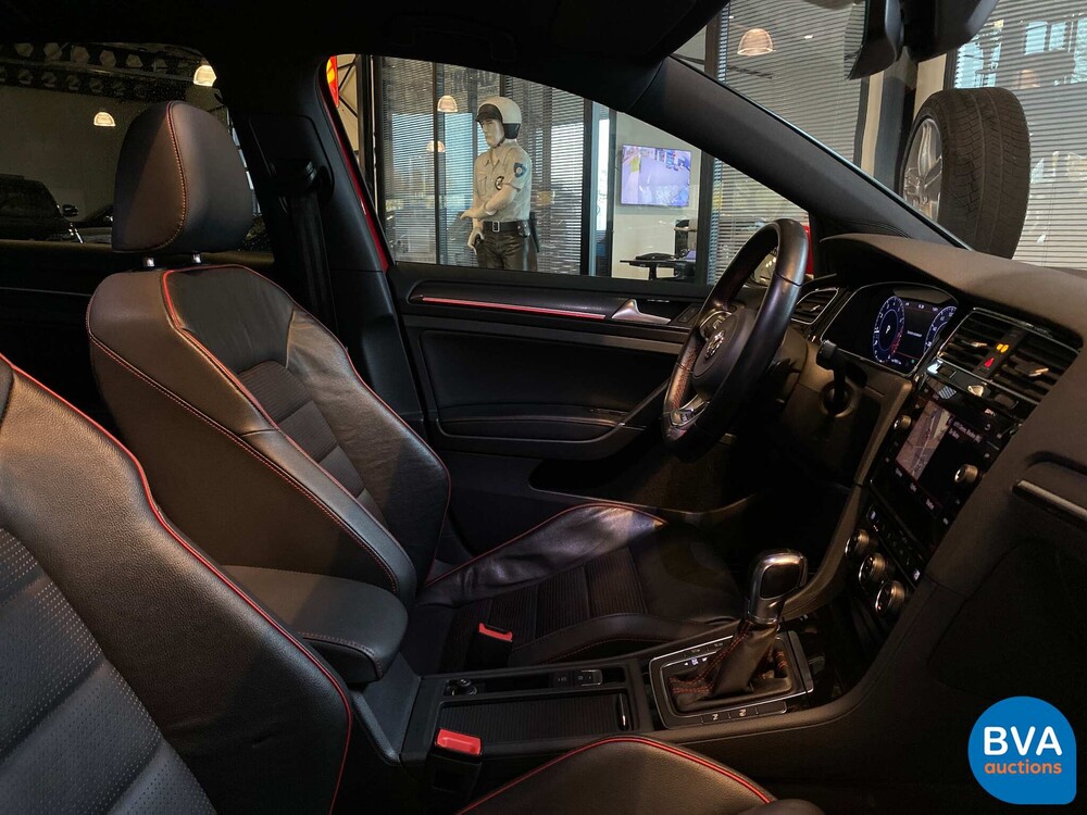 Volkswagen Golf GTI Performance 2.0 TSI FACELIFT 245pk 2017, NL registration.