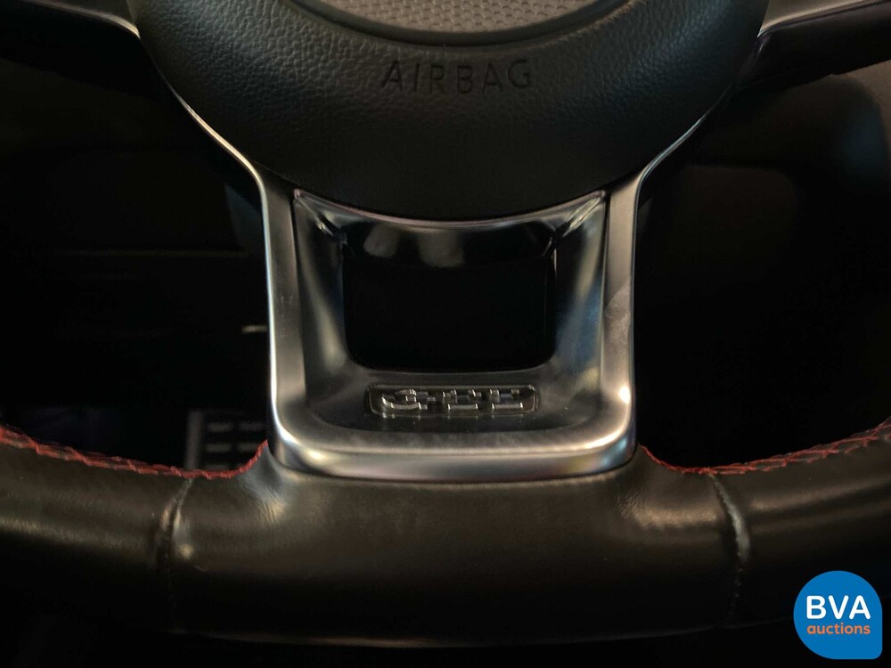 Volkswagen Golf GTI Performance 2.0 TSI FACELIFT 245pk 2017, NL registration.