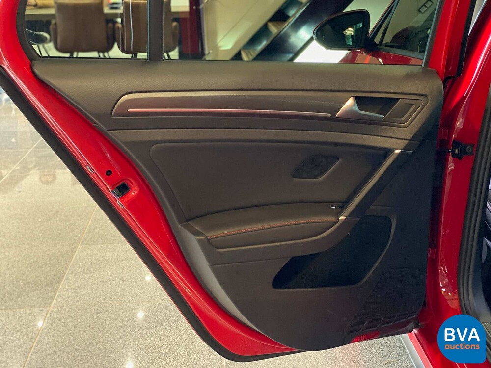 Volkswagen Golf GTI Performance 2.0 TSI FACELIFT 245pk 2017, NL registration.