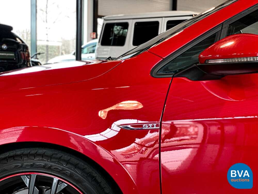 Volkswagen Golf GTI Performance 2.0 TSI FACELIFT 245pk 2017, NL registration.