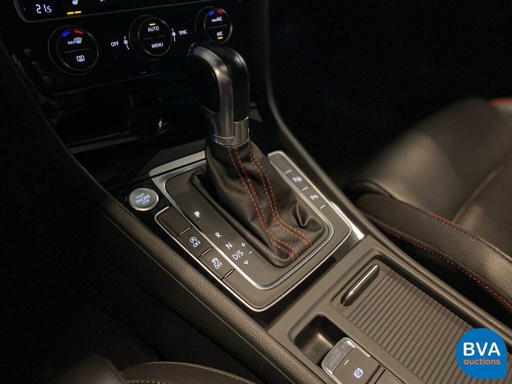 Volkswagen Golf GTI Performance 2.0 TSI FACELIFT 245pk 2017, NL registration.