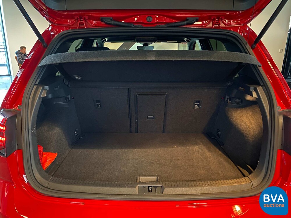 Volkswagen Golf GTI Performance 2.0 TSI FACELIFT 245pk 2017, NL registration.