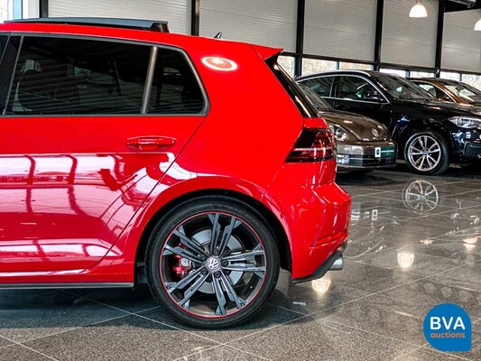 Volkswagen Golf GTI Performance 2.0 TSI FACELIFT 245pk 2017, NL registration.