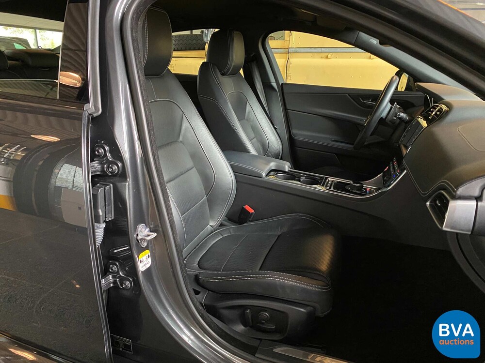 Jaguar XE 2.0D R-Sport Portfolio 163pk 2018 -Org NL-, RP-369-X.